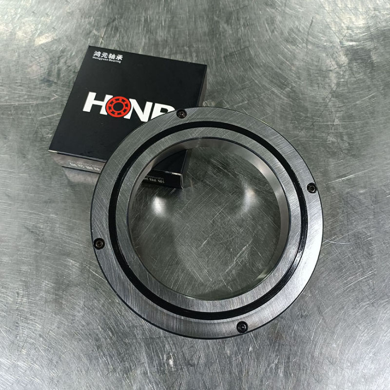 交叉滾子轉(zhuǎn)盤軸承與普通的轉(zhuǎn)盤軸承對(duì)比有哪些優(yōu)勢(shì)？