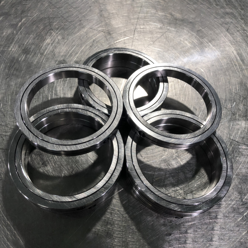 交叉滾子軸承和轉(zhuǎn)臺(tái)軸承的區(qū)別有哪些?詳解兩者優(yōu)勢(shì)