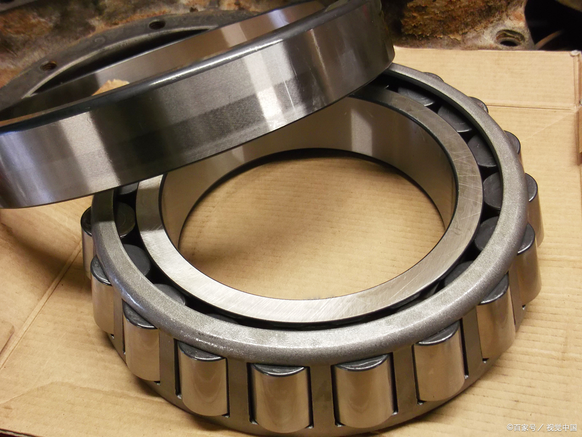 今天我們講講在客戶驗收時經(jīng)常看到并提到的“藍邊軸承”，“黑邊軸承”，“花邊軸承”。